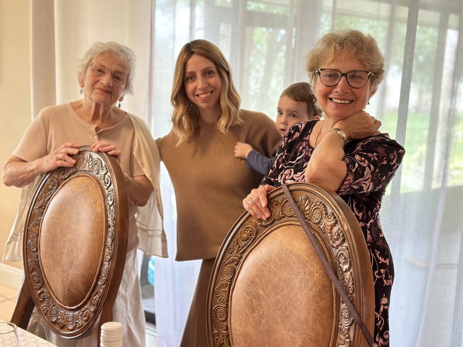 Three generations of Chabad of Venice women together
