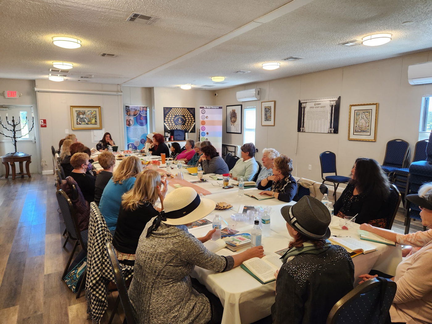 Women gathered around the table at Chabad of Venice