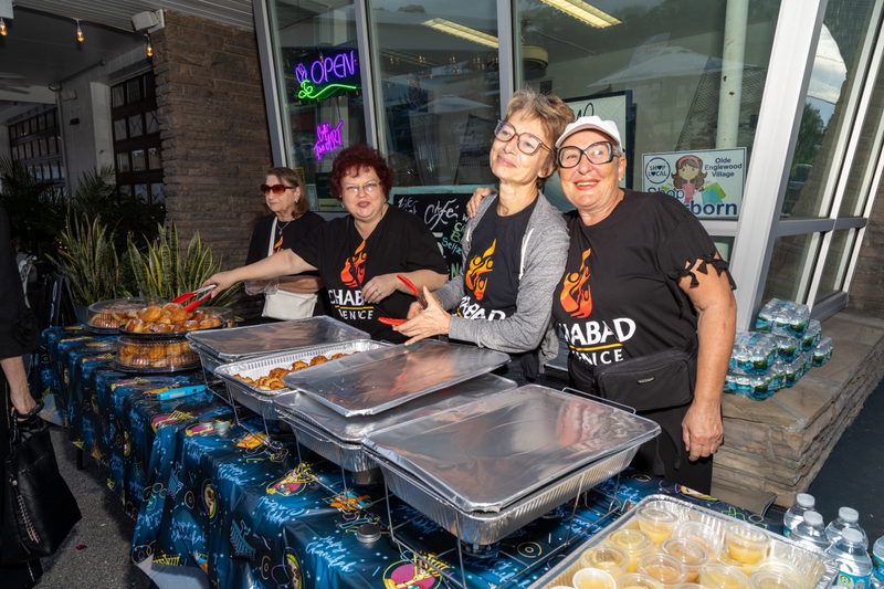 Chanukah volunteers at work